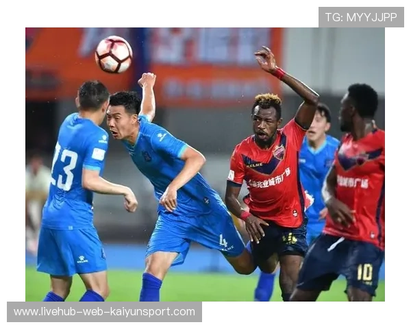 深圳新鹏城中路直塞见血，插上推射被门将挡出